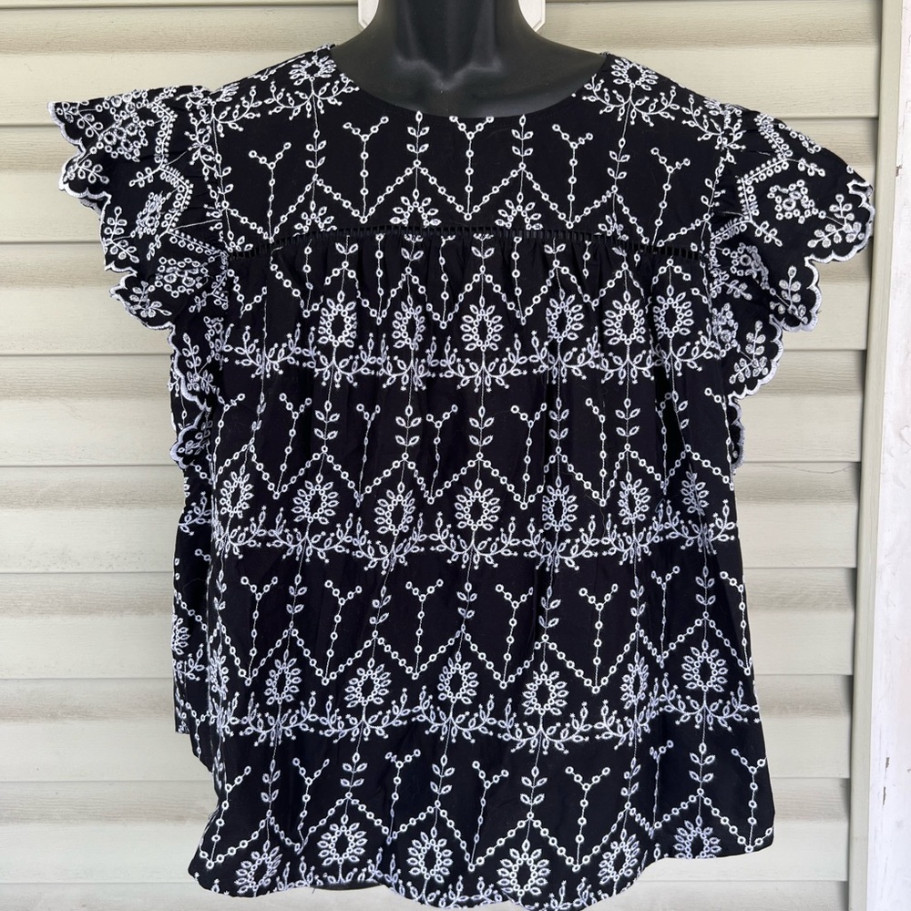 Crown & Ivy Flutter Shoulder Blouse 2X Eyelet Lace Embroidered Black/White NWT